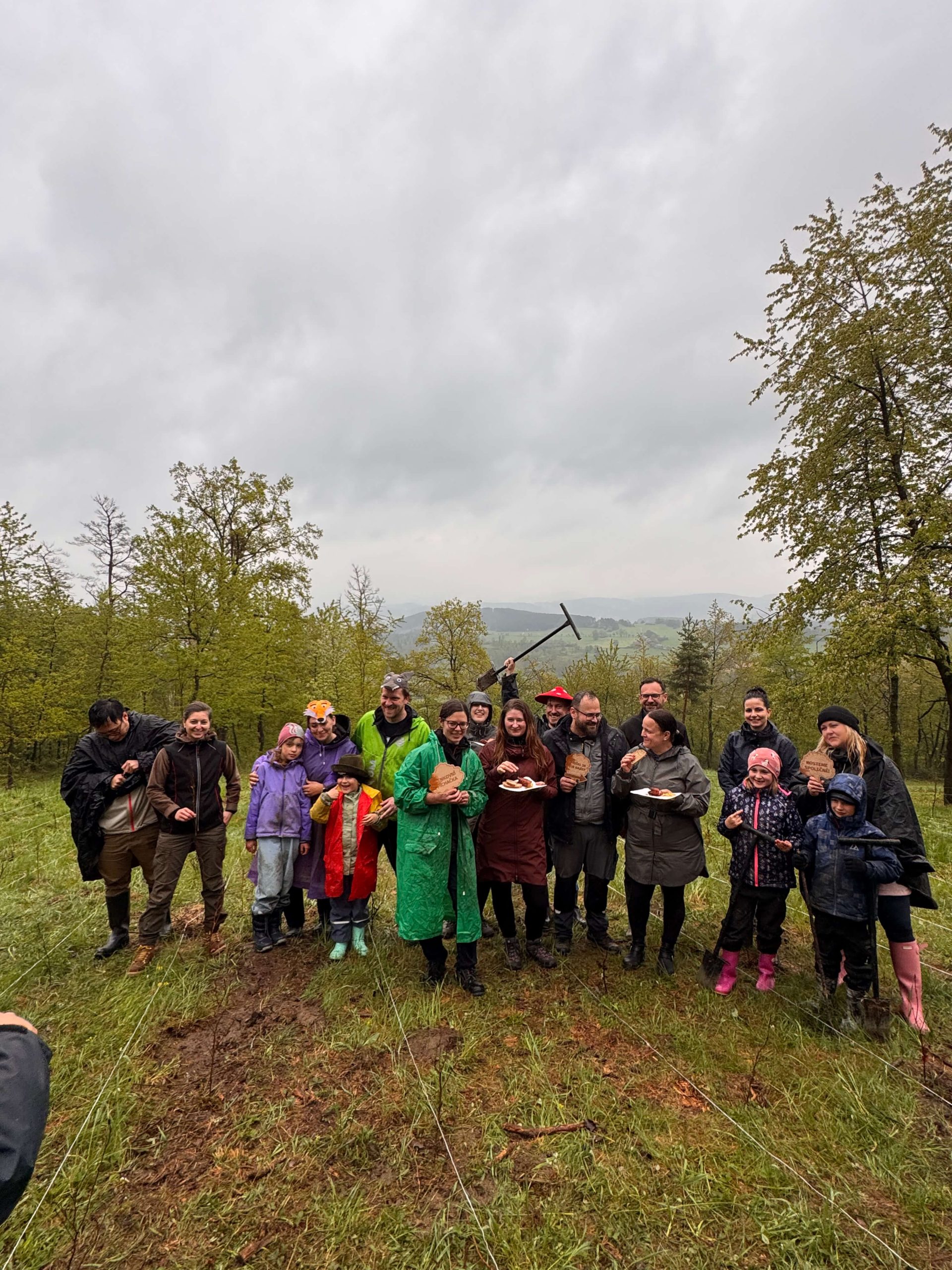 „Jestli chceš, můžeš nám za práci zaplatit například stromem.“ Znáte pojem sázecí teambuilding?